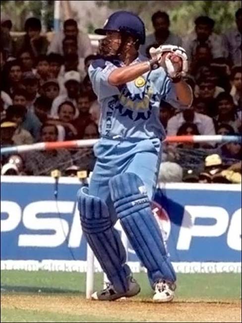 ২০০০ – বদল হয় জার্সির। তবে তাতেও বিশেষ লাভ হয়নি।