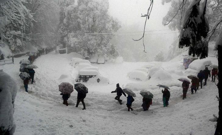 শিমলার কোনও কোনও জায়গায় ৮৩ সেন্টিমিন্টার পুরু বরফের আচ্ছাদনে ঢেকে গিয়েছে।