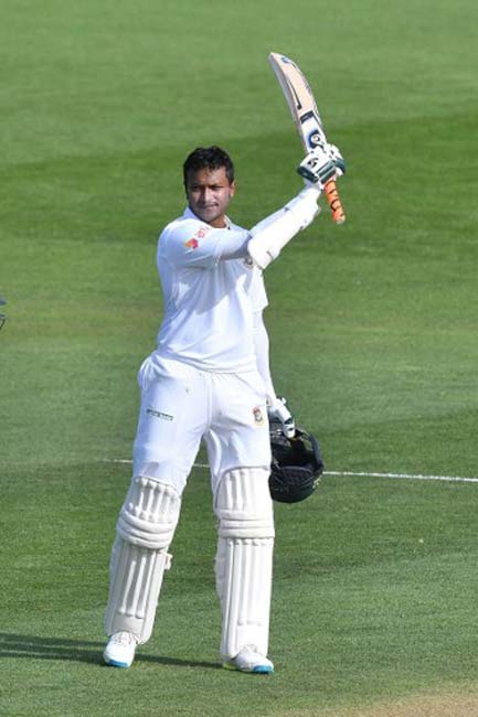 উপমহাদেশের বাইরে টেস্টে এটাই (৫৪২/৭) বাংলাদেশের সর্বোচ্চ রান।