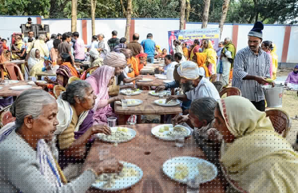 Street Beggars enjoyed Picnic