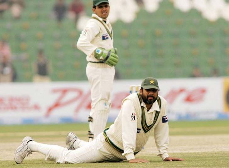 বীরেন্দ্র সহবাগ ২৪৭ বলে ২৫৪ রান করেন। একটি ছয় এবং ৪৭টি চার দিয়ে সাজানো ছিল তাঁর ইনিংস।