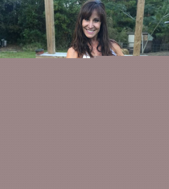 প্রতিদিনের রুটিনের মধ্যে নির্দিষ্ট রয়েছে শরীরচর্চার সময়ও। ‘অ্যাবস’ তৈরি করতে নিয়ম করে ‘ওয়েট লিফ্টিং’ করেন তিনি।