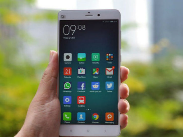 ১২৮ জিবি এক্সটারনাল মেমরির সঙ্গে পাওয়া যাবে ৪১০০ এমএএইচ ব্যাটারিও।