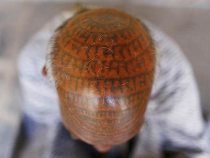 রামনামী সমাজের রীতি অনুযায়ী এই সম্প্রদায়ের মানুষ নিজের সারা শরীরে ‘রাম নাম’ ট্যাটু করে রাখেন। অনেকে সারা মুখেও ‘রাম নাম’ লিখে রাখতেন।