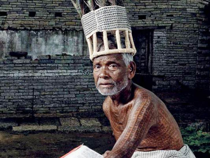 মাত্র ১৩-১৪ বছর বয়সে বিয়ের পরই যন্ত্রণাদায়ক পদ্ধতিতে ‘রাম নাম’ ট্যাটু করার মাধ্যমে ‘নবজন্ম’ হত রামনামী সমাজের অনুসারিদের।