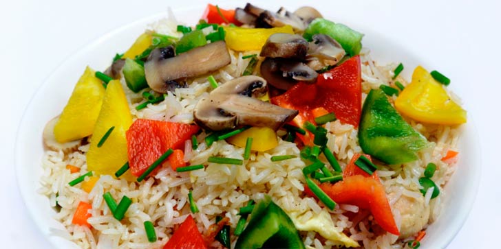 গ্রাব ক্লাব। গোলপার্কের এই রেস্তোরাঁ প্রায় সব সময়ই ভিড়ে ঠাসা থাকে। কলেজপড়ুয়াদের ভিড় তো আছেই।<br> আশপাশের বহু বাসিন্দাই এখানে ডিনার করতে আসেন। গোলপার্ক ছাড়াও টালিগঞ্জে এর শাখা রয়েছে।<br> চাইনিজ ফুডের মধ্যে ক্রিসপি চিলি পটেটো, চিকেন হানি ললিপপ অর্ডার করুন। আর হাল্কা কিছু খাওয়ার মুডে থাকলে এখানকার মোমো খেয়ে দেখতে পারেন। দু’জনের জন্য খরচ মাত্র সাড়ে ৪০০ টাকা।