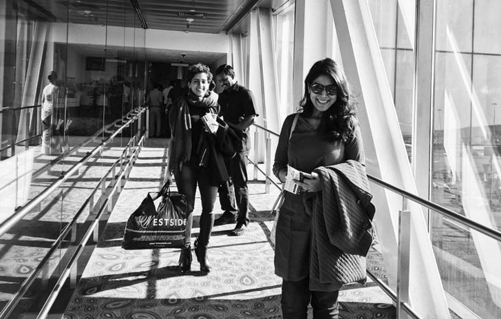 শুটিং চলছে চলুক। শপিং কী দোষ করল? সমানতালে কেনাকাটিও চলেছে শুটিংয়ের মাঝে।