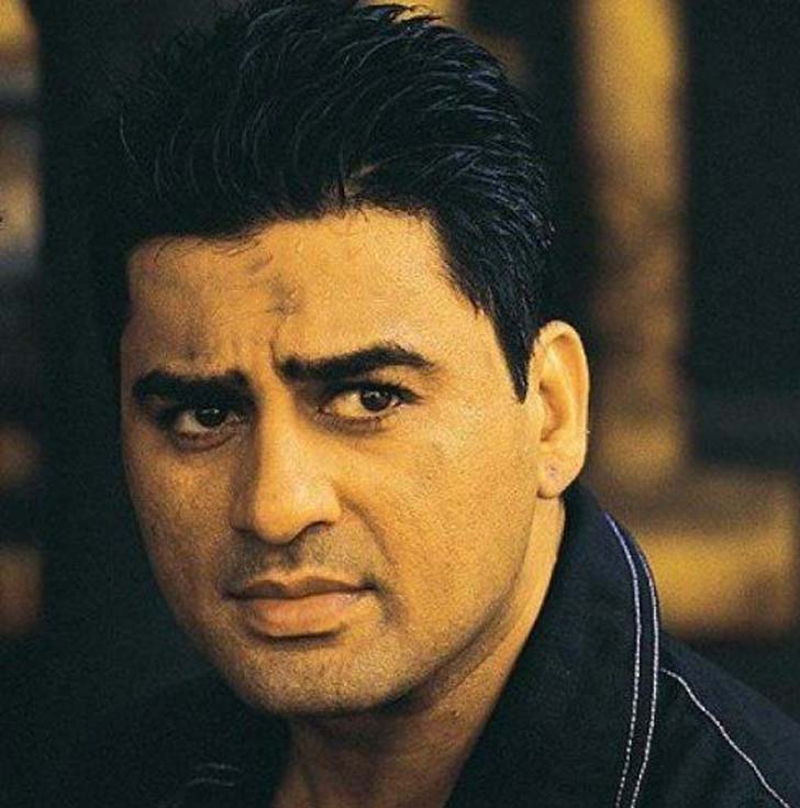 ১৯৯২ সাল থেকে তার পরবর্তী সময়ে আয়ুব খান কমপক্ষে ২০ টি ছবিতে অভিনয় করেছেন। কোনও ছবিই হিট হয়নি। প্রকাশ ঝা-র ‘গঙ্গাজল’ ছবিতে তাঁকে বহুদিন পর দেখা গিয়েছিল। তবে সিরিয়ালে নিজের হাত পাকানো শুরু করে দিয়েছিলেন বেশ কিছুদিন আগেই।