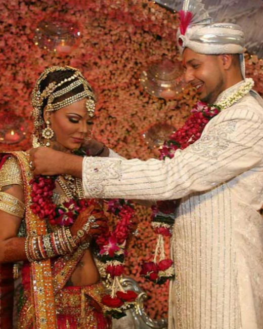 শোয়ের শেষে টোরান্টো নিবাসী এলিস পারুজানওয়ালার সঙ্গে এনগেজমেন্ট করেন রাখি। এরপর ‘পতি পত্নি অউর ও’ নামে আরও একটি রিয়ালিটি শোয়ে দু’জনকে একসঙ্গে দেখা গিয়েছিল।