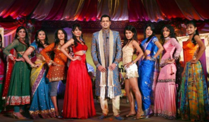 প্রথম স্ত্রী শ্বেতা সিংহের সঙ্গে বিবাহ বিচ্ছেদের পর ২০১০ সালে একটি জাতীয় চ্যানেলের রিয়ালিটি শোয়ে নিজের জন্য ফের পাত্রী বাছাই শুরু করেন রাহুল মহাজন। শোয়ের নাম ছিল ‘রাহুল দুলহনিয়া লে জায়েঙ্গে’।