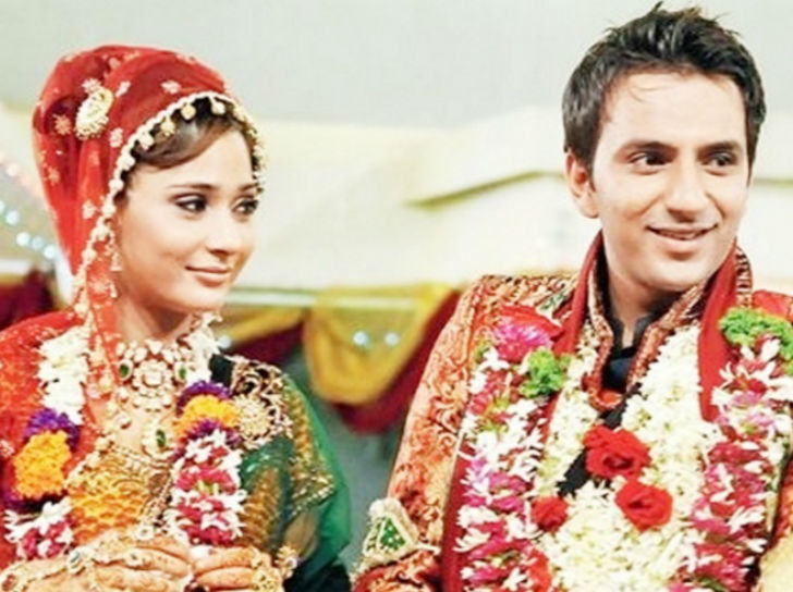 শেষ পর্যন্ত বিগ বস হাউজেই সারা খান এবং আলি মার্চেন্ট বিবাহ বন্ধনে আবন্ধ হন।