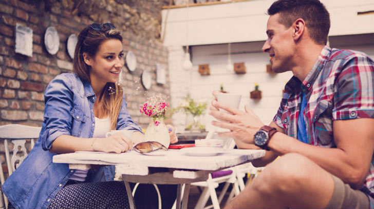 অনলাইন চ্যাটে যতই বিশ্বাসযোগ্য মনে হোক না কেন, ডেটিং পার্টনারকে প্রথমেই<br>
নিজের বাড়িতে ডেকে আনবেন না। বরং বেছে নিন কফি শপের মতো কোন পাবলিক প্লেস।<br>
একসঙ্গে ডিনারে গেলে অ্যালকোহল জাতীয় পানীয় এড়িয়ে চলুন।