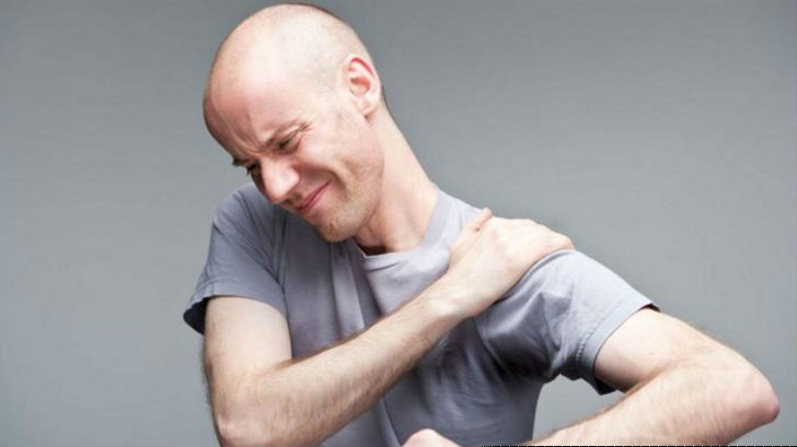 হাত ব্যথা: কি-বোর্ডে লেখার সময় বারবার আঙুলগুলো ব্যবহৃত হয়। এর ফলে কবজি, কনুই এবং কাঁধেও সমস্যা দেখা দেয়।