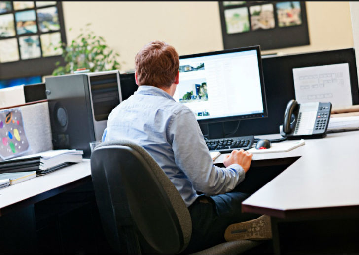 হার্টের সমস্যা: অনেক বেশি সময় বসে থাকা হার্টের জন্য ক্ষতিকর। তাই কাজের মাঝে খানিক বিরতি নিয়ে উঠে পড়ুন। স্ট্রেচিং করুন বা হাঁটুন। নিজেকে ফিট রাখুন যাতে অফিস সিনড্রোম আপনাকে আক্রান্ত করতে না পারে।