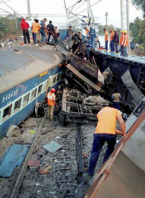 রাত থেকেই শুরু হয় উদ্ধার কাজ। রাতেই চারটি রিলিফ ট্রেন ঘটনাস্থলে পৌঁছেছে।