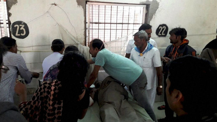 দুর্ঘটনায় যাঁদের মৃত্যু হয়েছে, তাঁদের পরিবারকে রেলের তরফে ২ লক্ষ টাকা করে ক্ষতিপূরণ দেওয়া হবে বলে রেল মন্ত্রকের ঘোষণা।