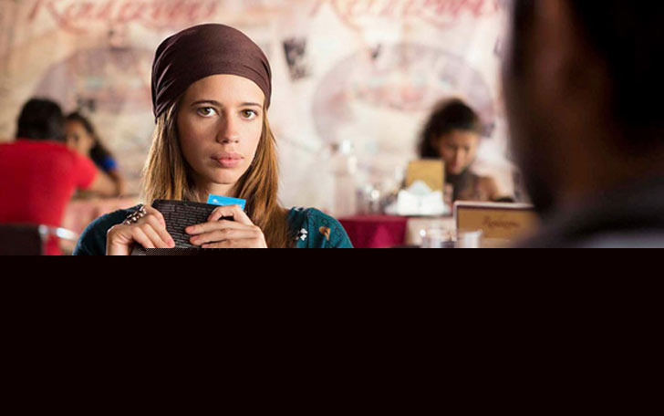 কল্কি কোয়েচলিন- ‘এক থি ডায়ন’ ছবিতে এক অদ্ভুত চরিত্রে দেখা গিয়েছিল কল্কিকে। কেউ আন্দাজই করতে পারেনি যে অদ্ভুতের ভিতরেই লুকিয়ে আছে ‘নেগেটিভ’। তবে ছবির একবারে শেষে ভিলেনের সঙ্গে আলাপ হয় দর্শকের। আর সে জায়গায় কল্কিকে বসিয়ে, সিনেমা হল থেকে বেরিয়েও অনেকে অবাক হয়েছেন।