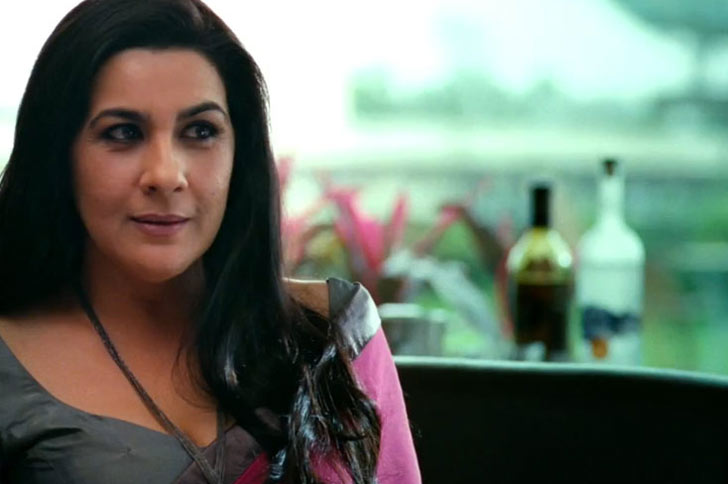 অমৃতা সিংহ- নিষিদ্ধপল্লির পটভূমিকায় এক প্রধান চরিত্রে অভিনয় ভূমিকায় অমৃতা ছিলেন ‘কলিযুগ’ সিনেমায়। আর সেই চরিত্র ছিল যথেষ্ট পীড়াদায়ক। কেন না একটি কড়া নেগেটিভ রোল ছিল সেই চরিত্র।