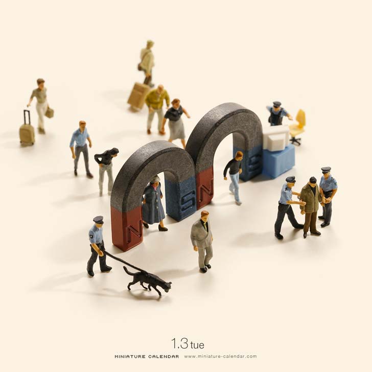 চলছে কড়া নিরাপত্তা। চুম্বক দিয়ে তৈরি হয়েছে স্ক্যানার গেট। লোহা নিয়ে ঢুকলে কিন্তু ধরা পড়ে যাবেন।