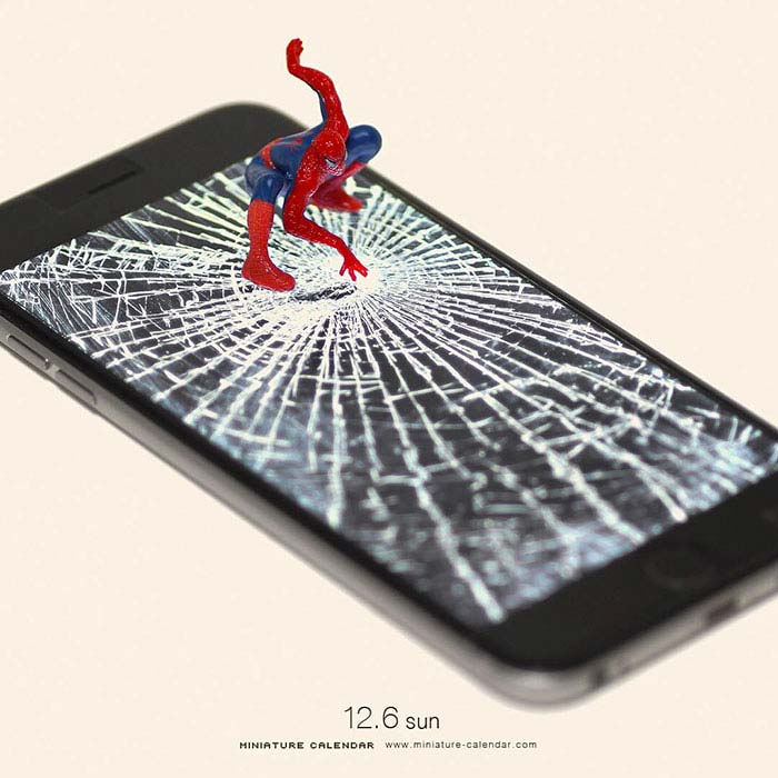 স্ক্রিন ভেঙে চুরমার। ঠিক যেন স্পাইডারম্যানের মাকড়সার জাল।