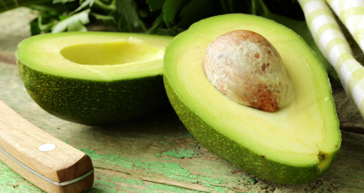 অ্যাভোকাডো: <br> মস্তিস্কের উন্নতিতে সাহায্য করে এটি। অ্যাভোকাডো একটি ফ্যাটি ফল, কিন্তু এটি মনোস্যাচুরেটেড ফ্যাট <br> যা স্বাস্থ্যকর রক্ত প্রবাহে সাহায্য করে।