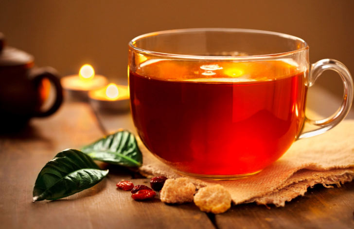 চা<br> ঠান্ডা অথবা গরম সদ্য তৈরি করা চায়ে পরিমিত পরিমাণে ক্যাফেইন থাকে যা মস্তিস্কের শক্তি বৃদ্ধি করে। এছাড়াও <br> চায়ে ক্যাটেচিন নামক অ্যান্টিঅক্সিডেন্ট থাকে যা রক্ত প্রবাহের উন্নতিতে সাহায্য করে।