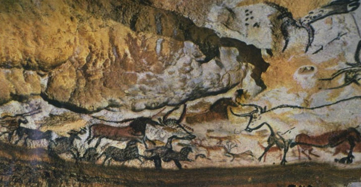 লাসক্স গুহা, ফ্রান্স: <br> 
ইতিহাসবিদদের মতে, এই গুহার বয়স ১৭ হাজার বছর। প্রাচীন এই গুহায় পাওয়া গিয়েছে প্রচুর গুহাচিত্র। নিজেদের হাত থেকে <br> এই মূল্যবান সম্পদ রক্ষা করতেই এখানে নিষিদ্ধ করা হয়েছে মানুষের প্রবেশ।