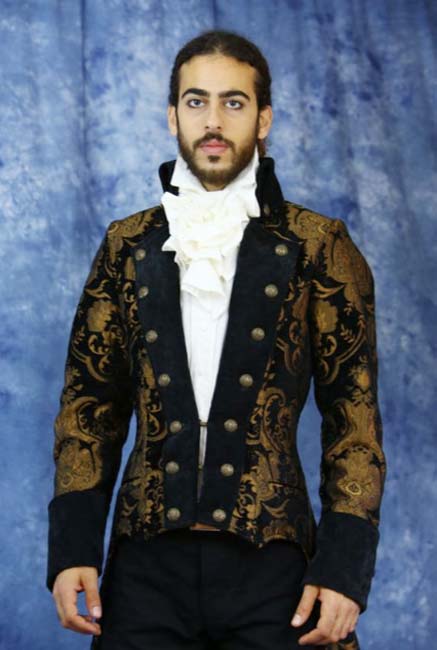 সে যুগে সাধারণত সাদা রঙের কলার তৈরি করা হত। শক্তপোক্ত কলার খুলে তা পরিষ্কার করতে বা ব্লিচ করার সুবিধার জন্যই এ রকম বন্দোবস্ত ছিল।