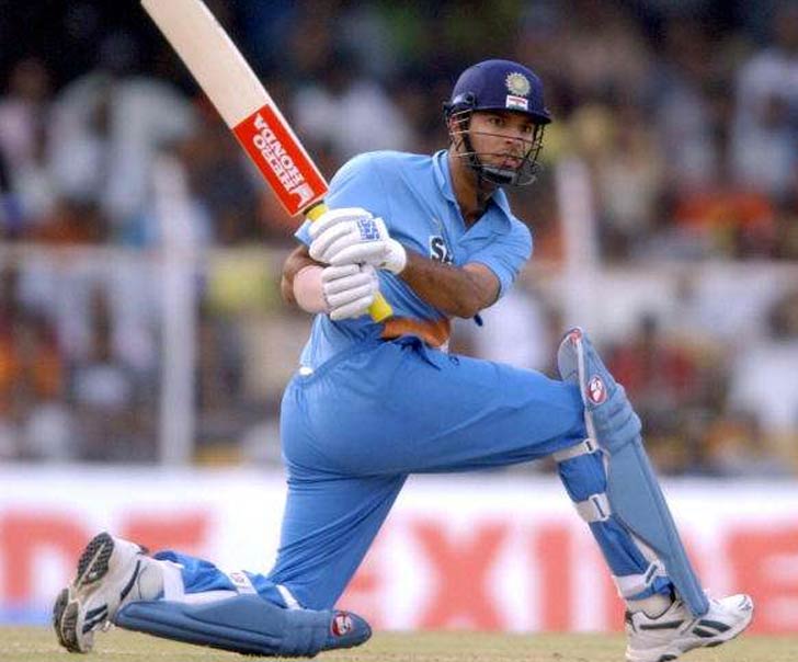 যুবরাজ সিংহ: ১৪ বছর আগের সেই ফাইনালের একজন যোদ্ধাই আজও খেলে যাচ্ছেন। সেই বিশ্বকাপে যুবির সংগ্রহে ছিল ২৪০ রান। ২০১১ র বিশ্বকাপে যুবরাজ ম্যান অব দ্য টুর্নামেন্ট হয়েছিলেন। ক্যানসারকে হারিয়ে ফিরেছেন দলে। হালের ইংল্যান্ড সিরিজে করেছেন তাঁর কেরিয়ারের সর্বোচ্চ রান।