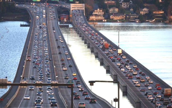 এই সেতুটির ঠিক বাঁ দিকেই ১৯৮৯ সালের ৪ জুন আরও একটি স্থায়ী ভাসমান সেতু তৈরি করা হয়।