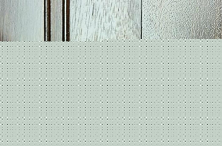 বাড়িতে কি অব্যবহৃত কোনও কাঠের দরজা আছে? এমন অনেক বাড়ি আছে, যার কোনও না কোনও একটি ঘর পরিত্যক্ত থাকে। এ রকম দরজার লকের ভিতরে আপনি টাকা রাখতে পারেন। দরজা খুললেও টাকা লকের ভিতরে ভাল ভাবেই থাকবে, আর প্রয়োজন মতো তা বেরও করে নিতে পারবেন আপনি।