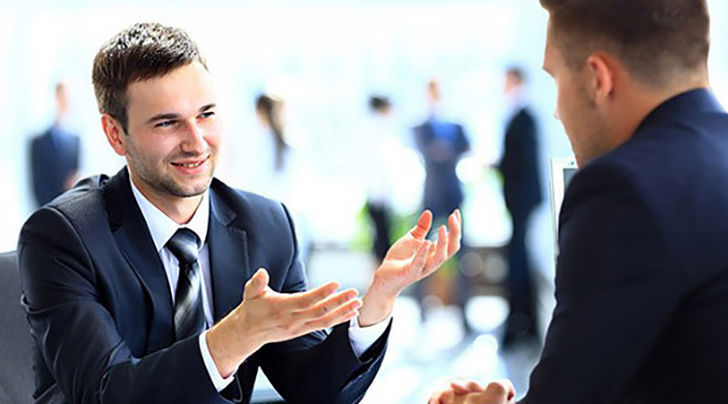 নিজের কাজের অভিজ্ঞতা বাড়িয়ে লিখবেন না। বরং যা সত্যি তা-ই লিখুন। এইচআর পরামর্শদাতা<br>
কল্যাণ চন্দ বলেন, “আজকাল আমরা সকলেই প্রার্থীর ব্যাকগ্রাউন্ড চেক করি। এমনকী, ফেসবুকের মতো<br>
সোশ্যাল মিডিয়ার প্রার্থীর পোস্টগুলিও দেখা হয়। ফলে এ ক্ষেত্রে মিথ্যা কথা না বলাই ভাল।”