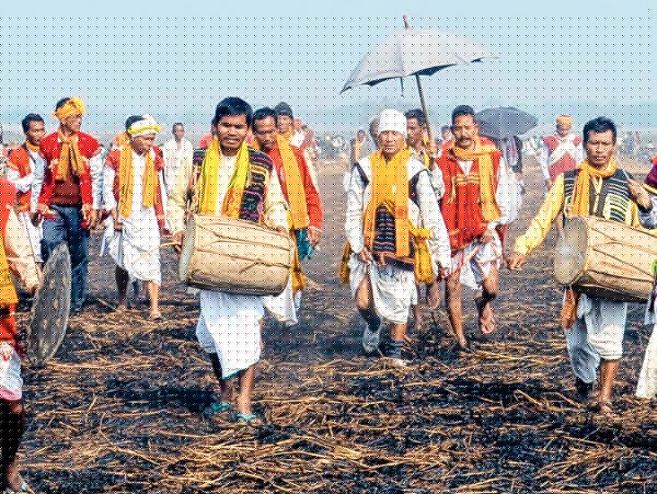 Tiwa People are getting congested at Jonbeel Mela