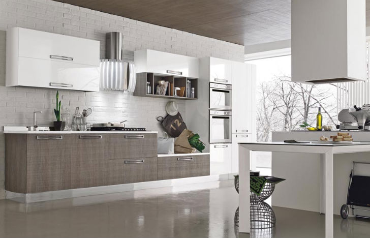 কিচেন পরিষ্কার-পরিচ্ছন্ন রাখার জন্য উন্নত মানের ইলেকট্রিক চিমনি লাগান।<br>
তা ছাড়া, কিচেনের দেওয়ালে ঘন কালো বা ধূসরের বদলে কোনও উজ্জ্বল রং<br>
করুন। এতে কিচেনে আলোর প্রতিফলন ভালো হবে।