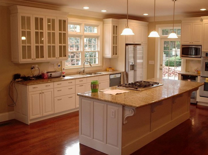 কিচেনে চলাফেরার জন্য যাতে পর্যাপ্ত জায়গা থাকে সে দিকে খেয়াল রাখুন। রান্না করা,<br>
বাসনপত্র পরিষ্কার করা ও স্টোরেজের জায়গা আলাদা করুন। আপনার কিচেনের মাঝেই<br>
কাউন্টার টপের ব্যবস্থা থাকলে তার থেকে তিন ফুট দূরে এগুলি রাখা উচিত।<br>
এতে সহজেই কিচেনে চলাফেরা করতে পারবেন।