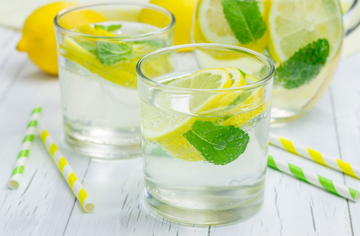 সারা সপ্তাহের অনিয়মের ফলে উইকএন্ডে এসে পর্যাপ্ত বিশ্রাম নিন। ডিটক্স ডায়েট ছাডাও পান<br>
করতে পারেন লেমন ওয়াটার। সামান্য গরম জলে মুসাম্বির রস মিশিয়ে তা পান করুন।<br>
এতে হজমশক্তি বাড়ার পাশাপাশি শরীর থেকে টক্সিন দূর হবে।