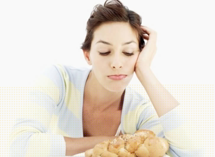 খাবারের কোনও স্বাদ না পাওয়াও শরীরে নুন বেড়ে যাওয়ার লক্ষণ হতে পারে।