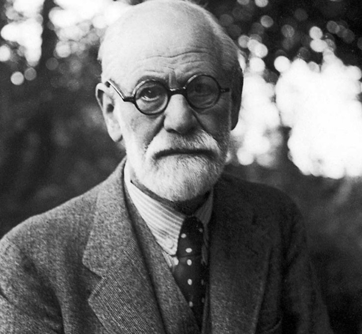 সিগমন্ড ফ্রেড:<br>
সারা বিশ্ব তাঁকে চেনে সাইকো-অ্যানালিসিসের জনক হিসাবে।<br> হিটলার অস্ট্রিয়া আক্রমণ করলে নিজের জন্মভূমি ছেড়ে লন্ডনে পালিয়ে আসতে বাধ্য হয়েছিলেন ফ্রেড।<br> আর কোনও দিনই ফিরে যেতে পারেননি দেশে।<br> শেষ পর্যন্ত লন্ডনেই মৃত্যু হয় বিশ্ব বিখ্যাত এই ‘অভিবাসী’ সংখ্যাতত্ত্ববিদের।