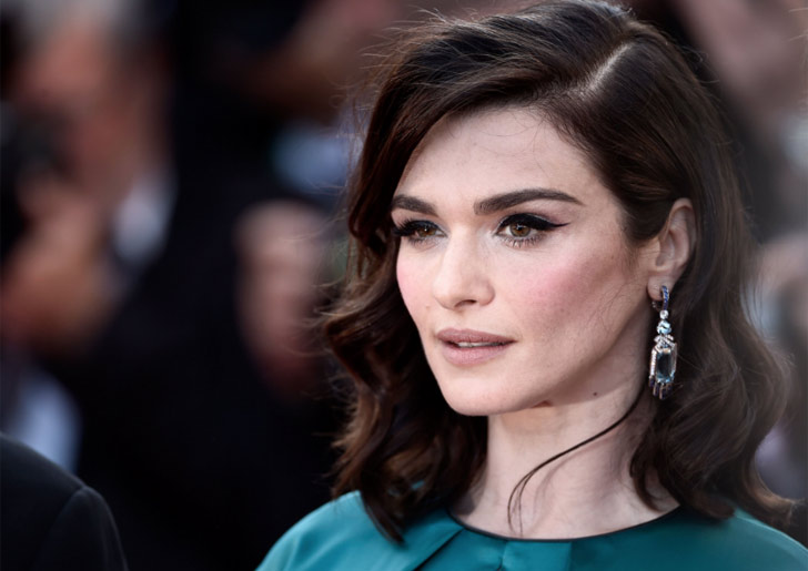 রাচেল উইজ:<br>
হলিউডের জনপ্রিয় অভিনেত্রী। কিন্তু নামের পাশে ছিল অভিবাসী তকমা।<br>দ্বিতীয় বিশ্বযুদ্ধের সময় লন্ডন থেকে আমেরিকায় পালিয়ে এসেছিলেন তাঁর বাবা-মা।<br> আর ফেরা হয়নি দেশে। যদিও এখনও ব্রিটিশ এবং আমেরিকান, একই সঙ্গে দুই দেশের নাগরিকত্বই রয়েছে তাঁর জিম্মায়।