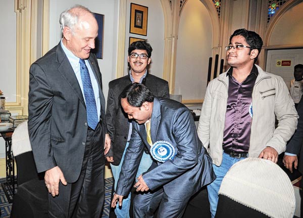 David Gross does not believe in God but worship the beauty