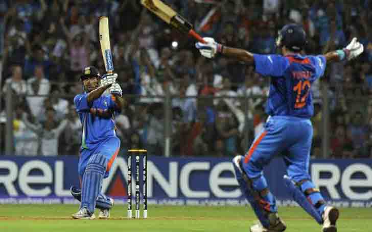 শেষ ওভারে ১৫ রান বাকি। সেই মুহূর্তে বোলার চাপে থাকেন। ধোনি নন- ইয়ান বিশপ