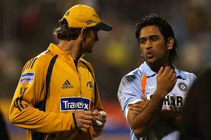 মহেন্দ্র সিংহ ধোনির খেলা দেখতে ভীষণ পচ্ছন্দ করি। ধোনি পরবর্তী গিলক্রিস্ট নন, তিনি হলেন প্রথম ধোনি -  অ্যাডাম গিলক্রিস্ট