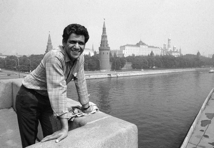 মকবুল (২০০৩): বিশাল ভরদ্বাজের এই ছবিতেও তিনি একজন অসৎ পুলিশ অফিসারের ভূমিকায় অভিনয় করেন। সঙ্গ দিয়েছিলেন আবার বন্ধু নাসিরুদ্দিন।