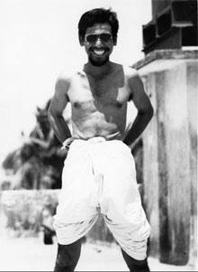 ইস্ট ইজ ইস্ট (১৯৯৯): এই ছবিতে অভিনয় করে ওম পুরীর নাম বিশ্ব সিনেমা দরবারে যথেষ্ট আলোচিত হয়।