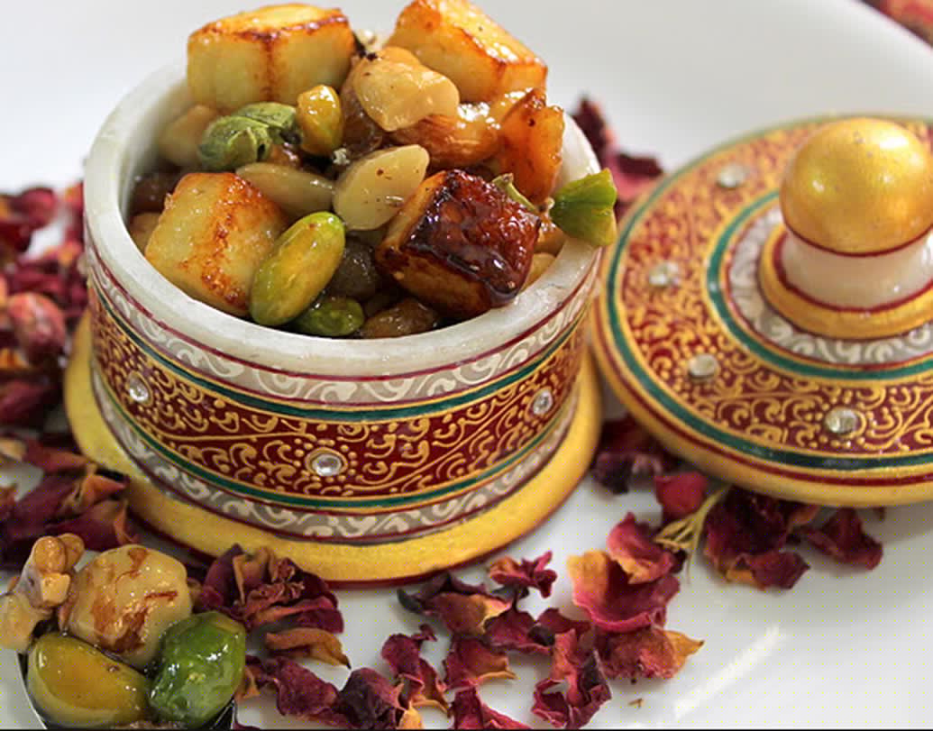 সুফতা: জম্মু-কাশ্মীরের সবচেয়ে প্রিয় এবং ঐতিহ্যশালী এই মিষ্টি তৈরি হয় ড্রাই ফ্রুটস দিয়ে। দীপাবলির উৎসবে তাই জম্মু-কাশ্মীরের হিট লিস্টে রয়েছে সুফতাই।