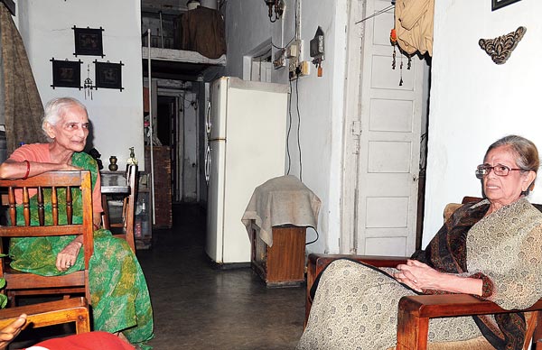 Investigators search for clues in Hindustan Park robbery case