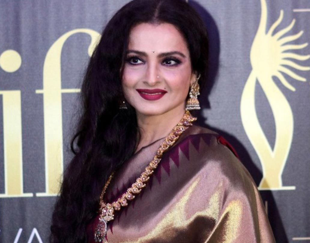 চিরকালই তাঁর ব্যক্তিগত জীবন নিয়ে অনেক আলোচনা-সমালোচনা হয়েছে। দু’বার বিয়ে করেছিলেন অভিনেত্রী। তবে দুই স্বামীই প্রয়াত।