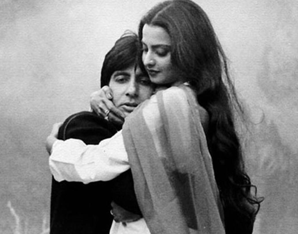 অমিতাভ বচ্চনের সঙ্গে তাঁর সম্পর্ক বলিউডের চিরকালীন চর্চার বিষয়। আজও দু’জনের প্রেম সিনে দুনিয়ার ‘গসিপ টপিক’।