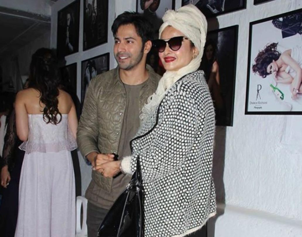 পশ্চিমী পোশাকেও নিজস্ব স্টাইল স্টেটমেন্ট রয়েছে রেখার। বরুণ ধবনের সঙ্গে একটি ফ্যাশন ফটোশুটের কাজে গিয়েছিলেন রেখা।