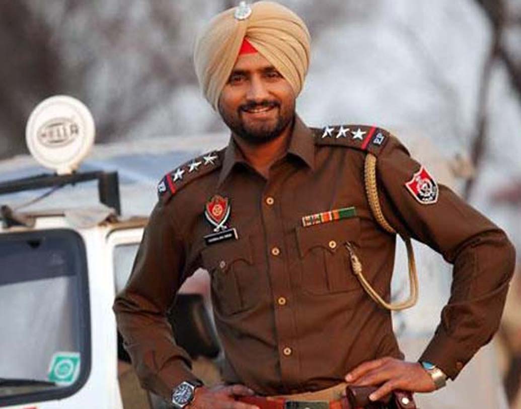 তাঁর অফস্পিনের ফাঁদে ব্যাটসম্যানেরা প্রায়শই দিশেহারা হয়ে যান। ক্রিকেটেরা পাশাপাশি পঞ্জাবি ফিল্মে অভিনয়েও সমান সাবলীল ভাজ্জি। অক্ষয় কুমারের প্রযোজনায় ‘ভা-জি ইন প্রবলেম’-এ ক্যামিও রোলে দেখা গিয়েছে হরভজন সিংহকে।